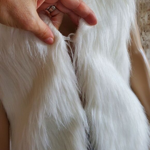 Faux fur vest - Picture 4 of 8